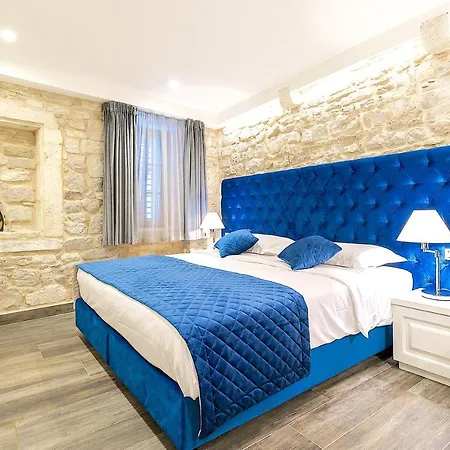 Mint Palace In Old Town 4*
