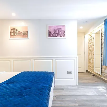 Mint Palace In Old Town 4*