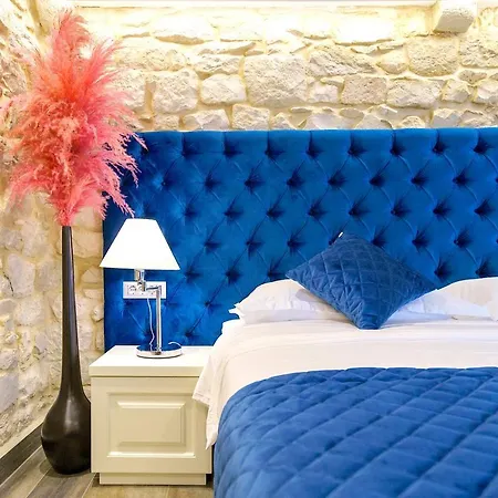 Mint Palace In Old Town 4*