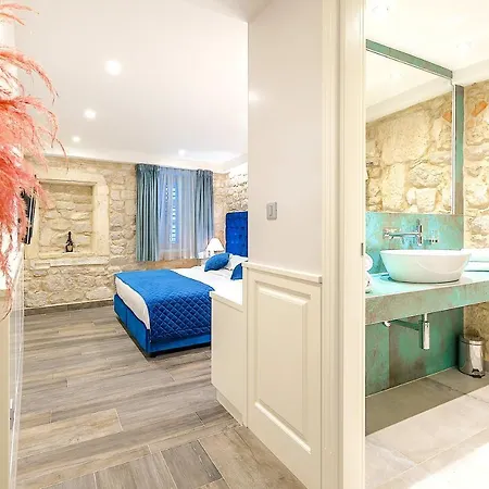 Mint Palace In Old Town 4*